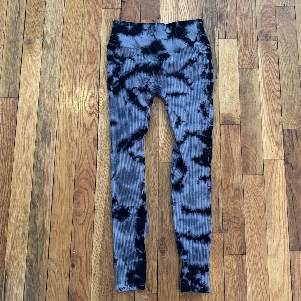 Bombshell Sportswear Black & Gray Ribbed Tie-Dye Leggings - Picture 5 of 6